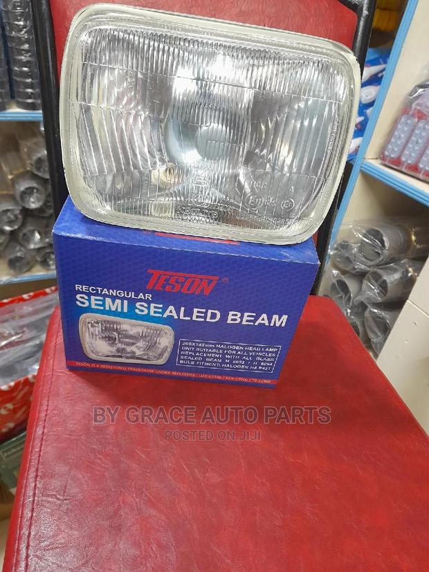 Hilux Yn 55/Yn85//Pickup Headlamp/ Headlight. - thumbnail 2