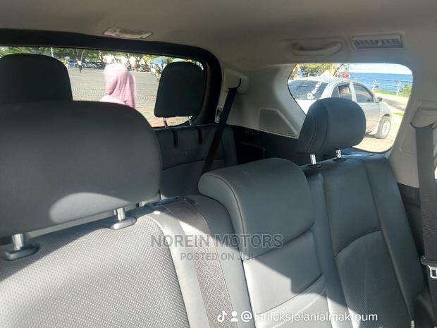 Toyota Land Cruiser Prado 2020 Silver - thumbnail 10