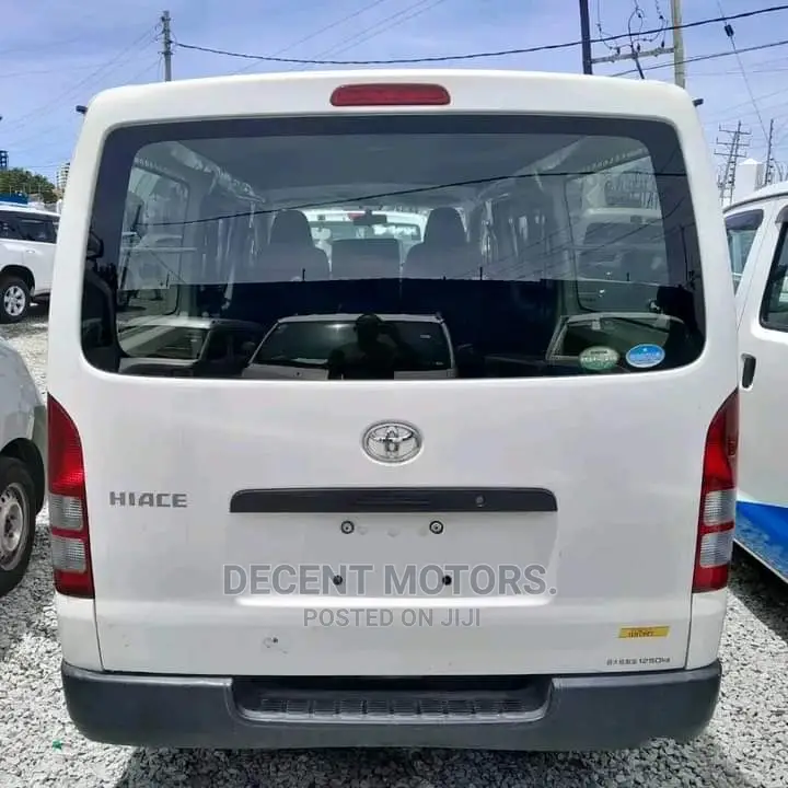 Toyota Quantum 2017 White