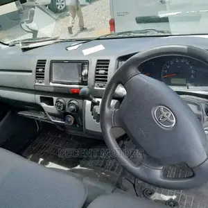 Toyota Quantum 2017 White