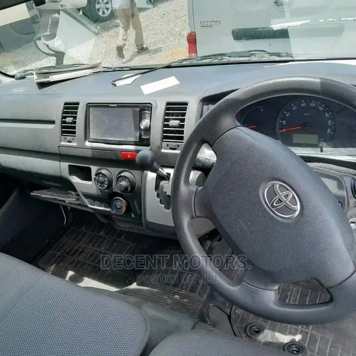 Toyota Quantum 2017 White