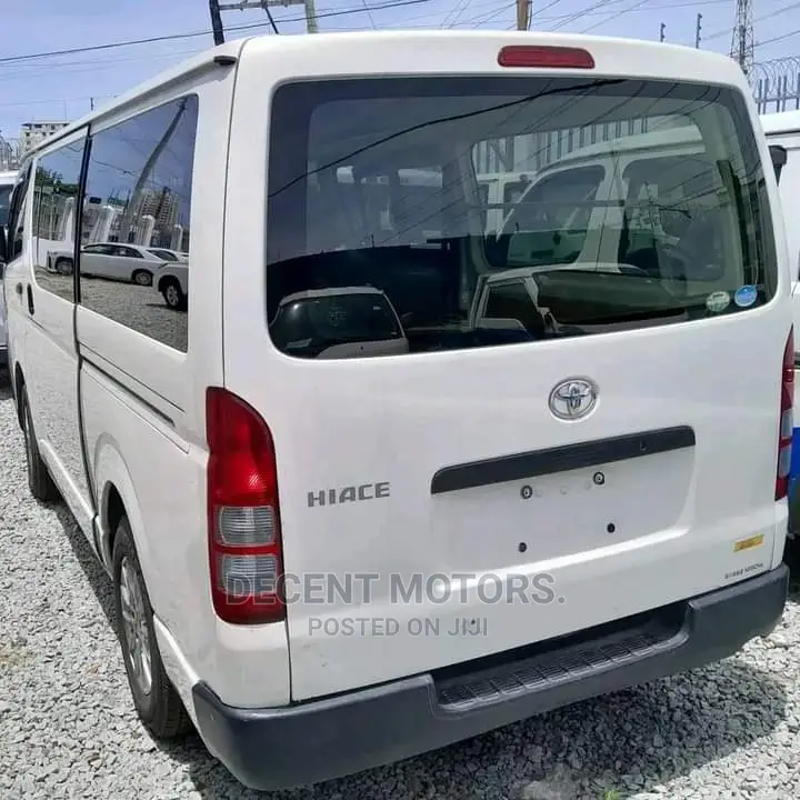 Toyota Quantum 2017 White