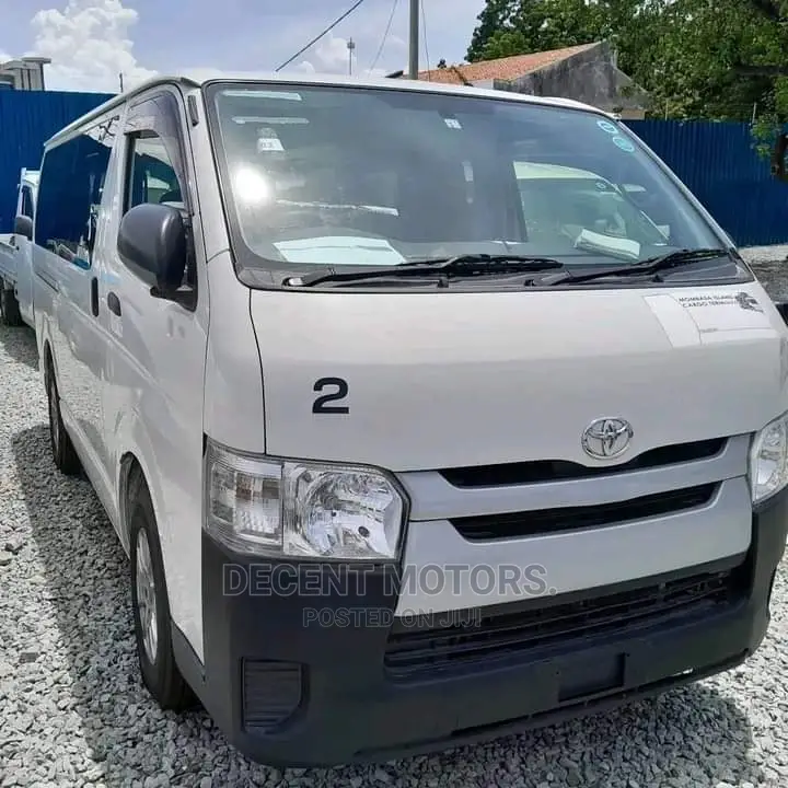 Toyota Quantum 2017 White