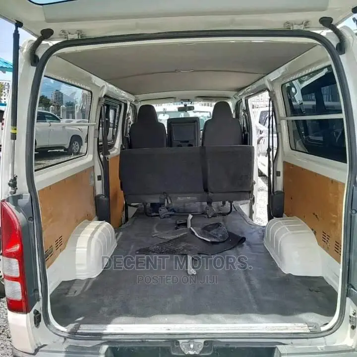 Toyota Quantum 2017 White