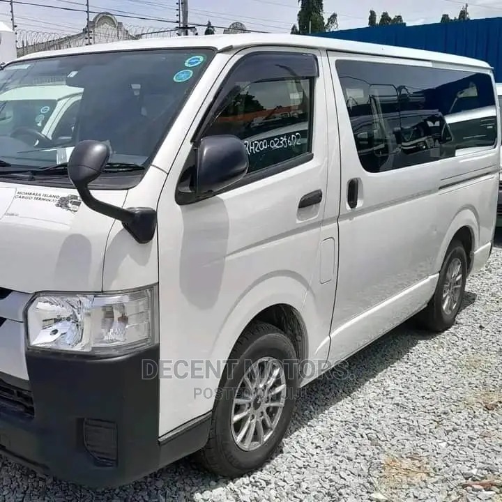 Toyota Quantum 2017 White