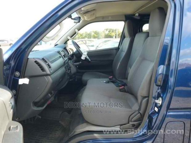 Toyota HiAce 2017 Blue - thumbnail 14