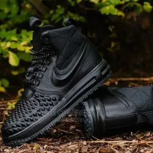 Nike Lunar Force 1
Size 40 to 47