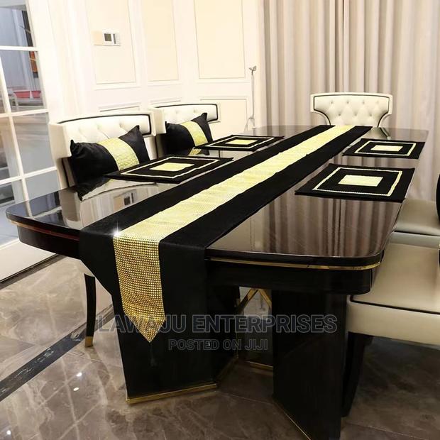 European Luxury Silk Runner With 4 Matching Mats - thumbnail 3