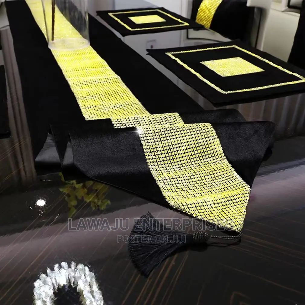 European Luxury Silk Runner With 4 Matching Mats