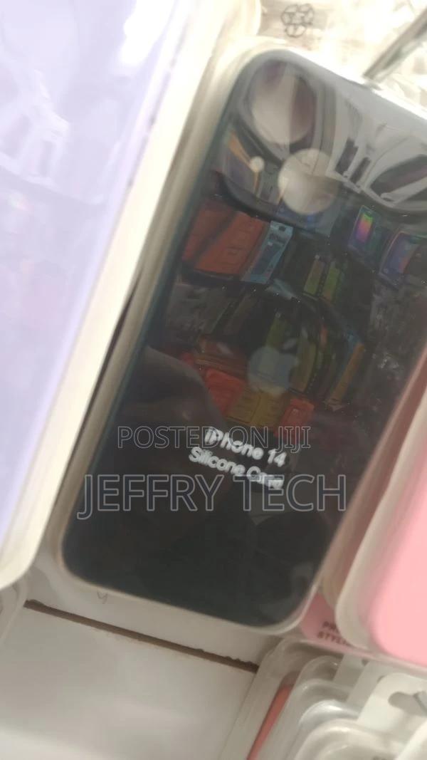 Phone Case Silicone Black iPhone 14 - thumbnail 2