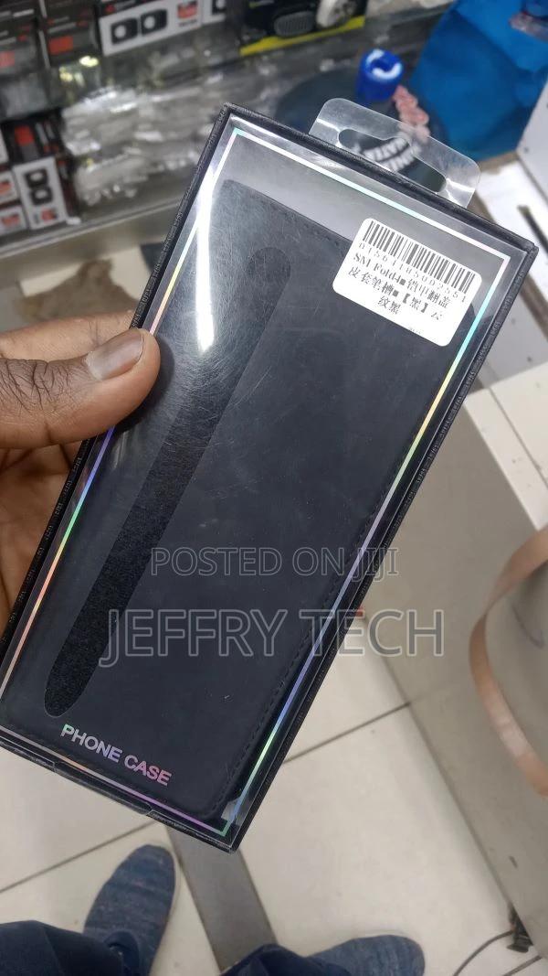 Galaxy Z Fold4 Silicone Grip Cover, Black - thumbnail 3