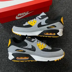 Airmax 90 Batman Sneakers