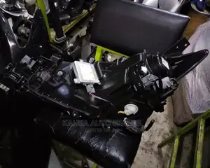 Axela 2015 Xenon Headlight