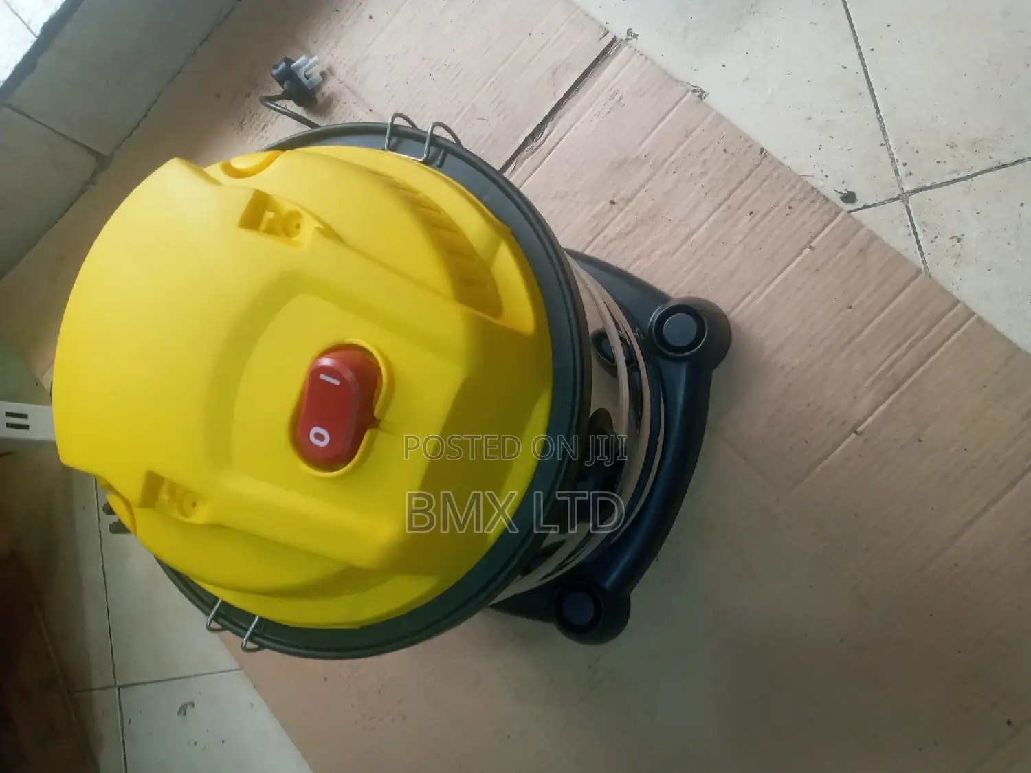 Model Vacuum Cleaner Machine 20 Litres