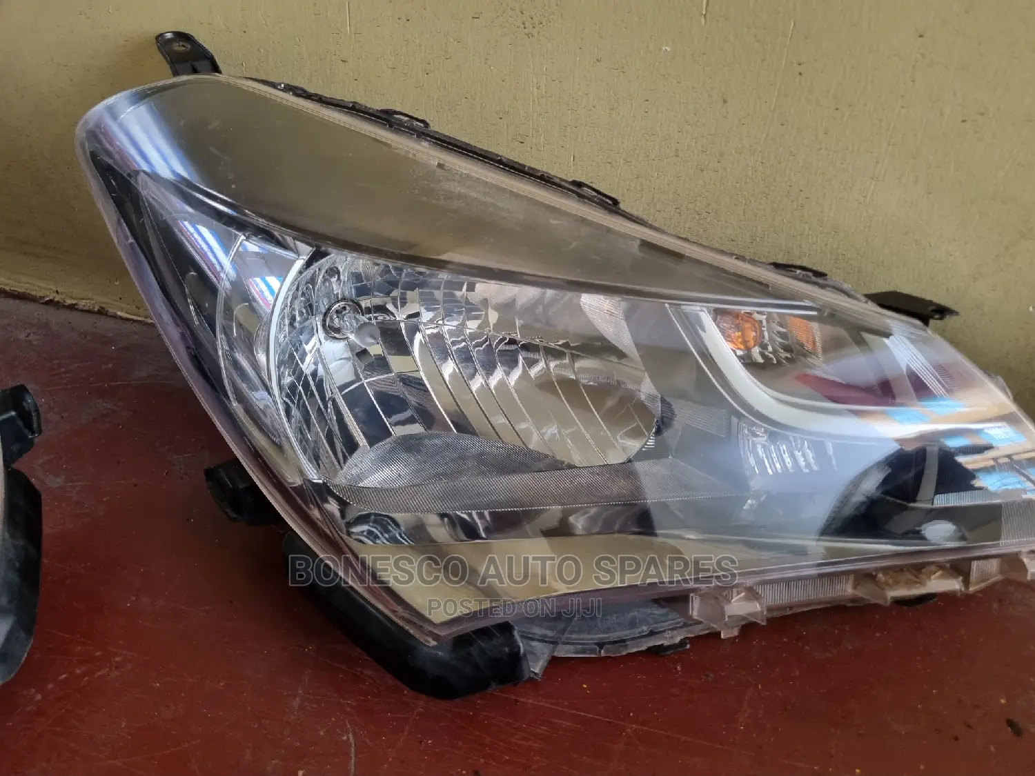 Toyota Vitz 2016-2018 Left Headlight Assembly (Nonxenon)