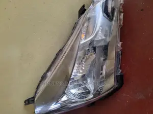 Toyota Vitz 2016-2018 Left Headlight Assembly (Nonxenon)