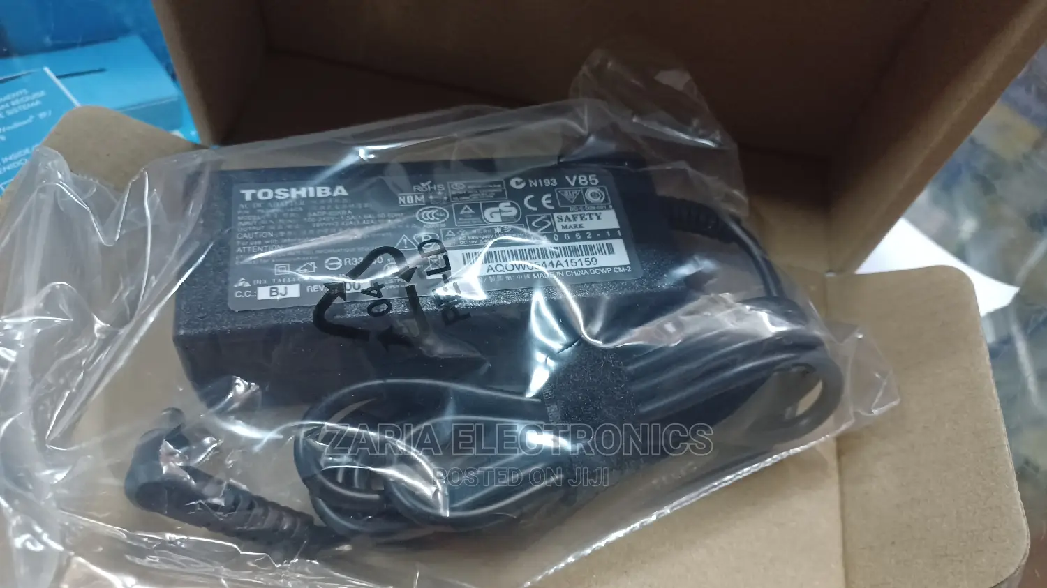 Toshiba V85 Big Pin Laptop Chargers