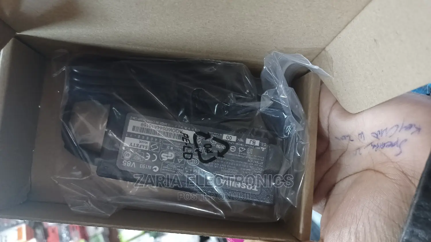 Toshiba V85 Big Pin Laptop Chargers