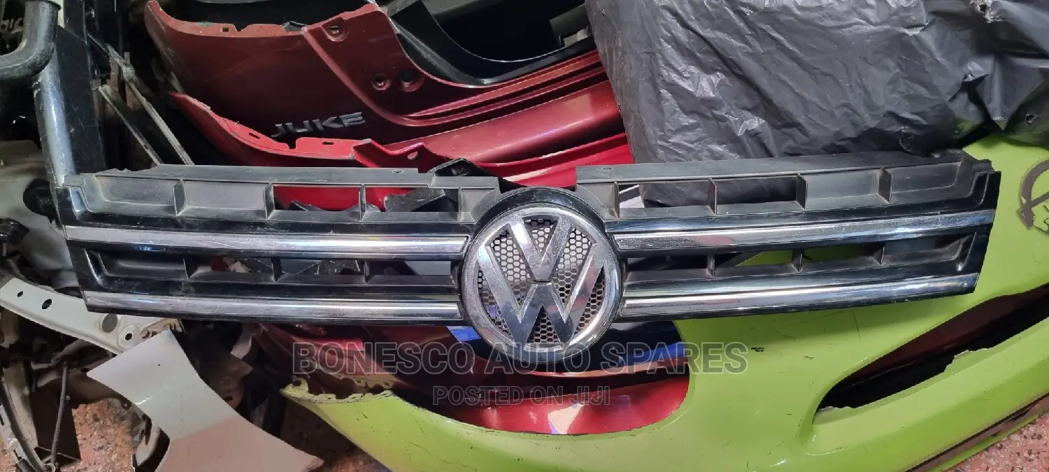 VW Toureg 7P Grille Assembly
