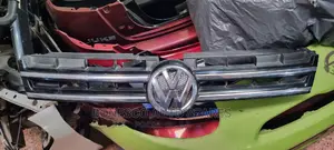 VW Toureg 7P Grille Assembly