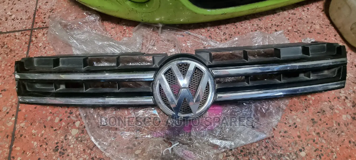 Volkswagen Toureg 2012 -2015 Grille Assembly