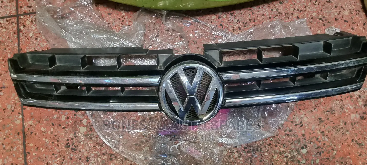 Volkswagen Toureg 2012 -2015 Grille Assembly