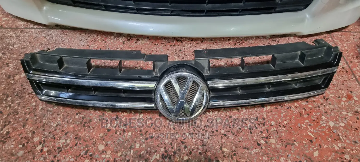 Volkswagen Toureg 7P Grille