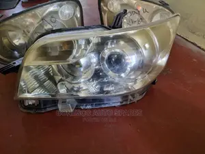 Toyota Rumion Xenon Headlight Assembly (Clear)