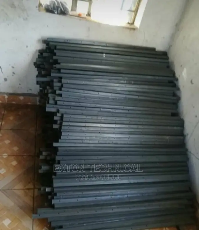 Strainer Poles Electric Fence
