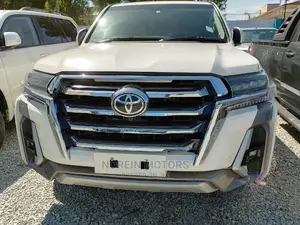 Toyota Land Cruiser Prado 2017 White