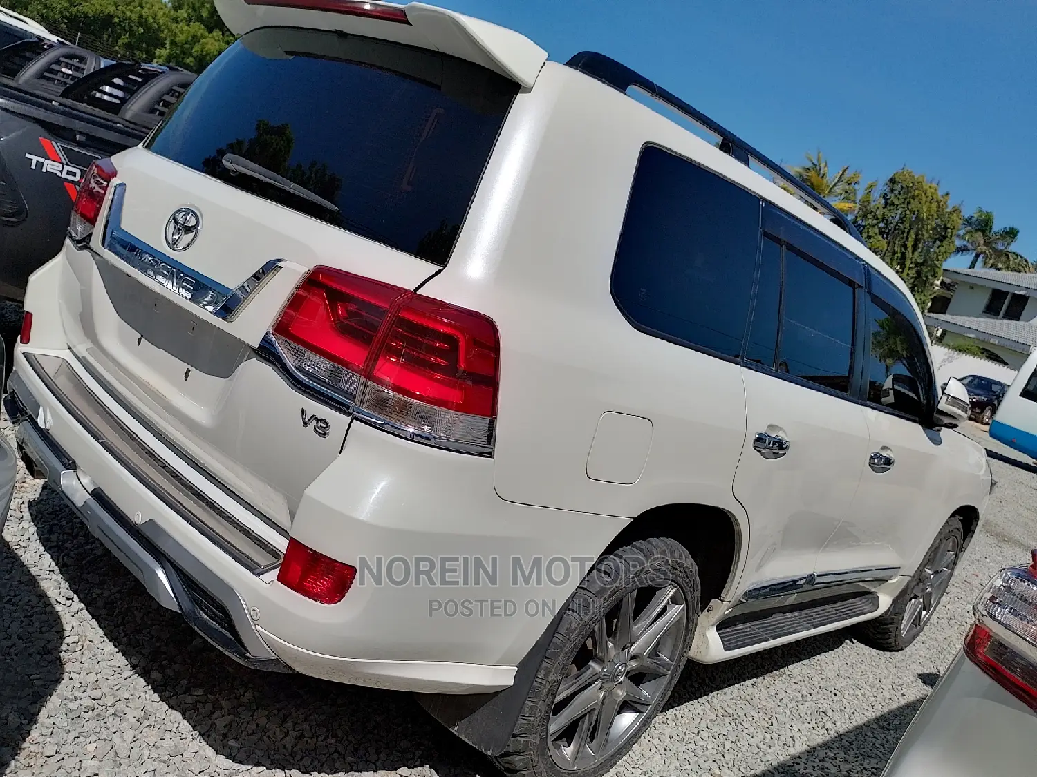Toyota Land Cruiser Prado 2017 White