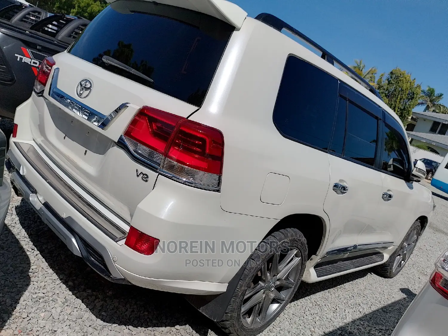 Toyota Land Cruiser Prado 2017 White