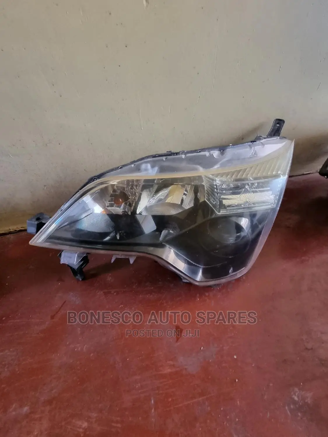 Toyota Spade Left Xenon Headlight Assembly
