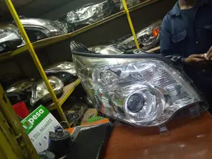Noah Headlight Xenon 2010-2013 Model
