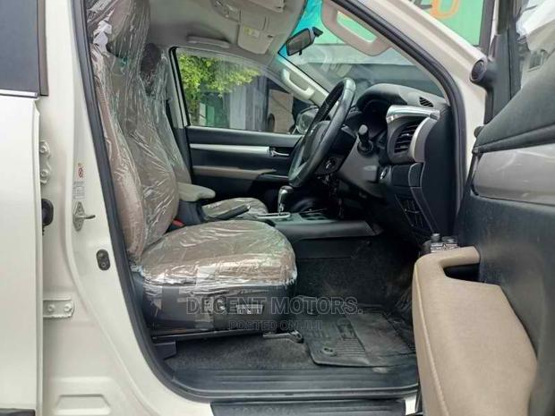 Toyota Hilux 2016 White - thumbnail 9