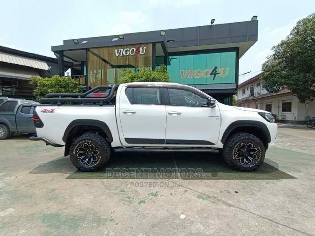 Toyota Hilux 2016 White - thumbnail 13