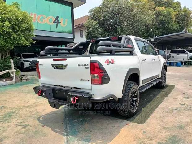 Toyota Hilux 2016 White - thumbnail 15