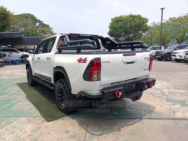 Toyota Hilux 2016 White - thumbnail 14