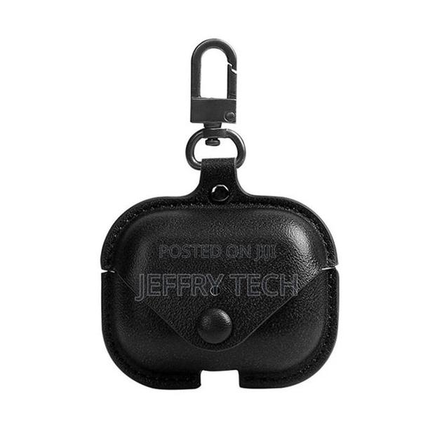 Airpods Pro 3rd Gen Personalized Leather Case - thumbnail 3