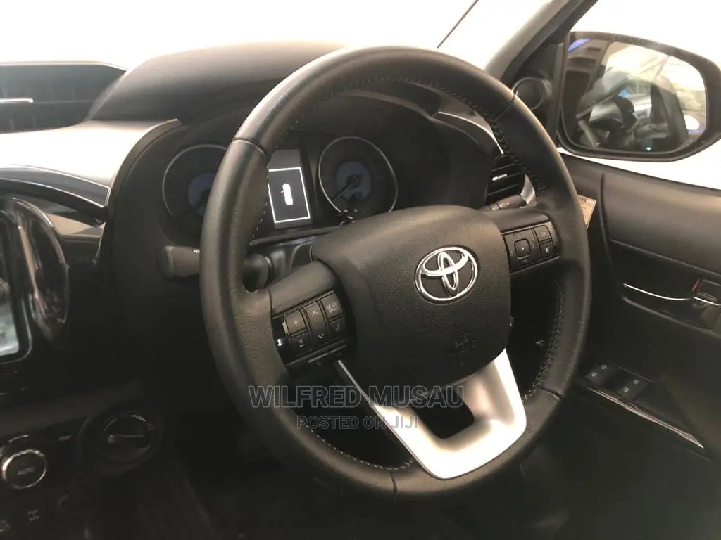 Toyota Hilux 2018 Blue
