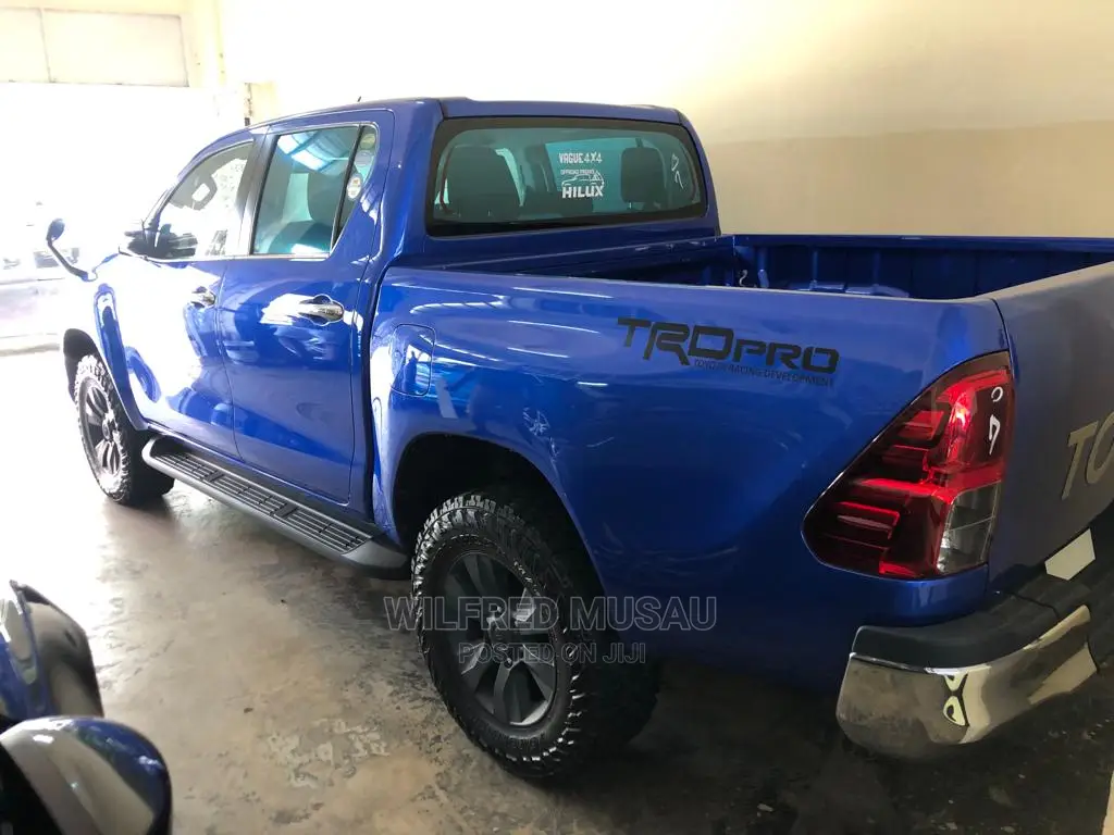 Toyota Hilux 2018 Blue