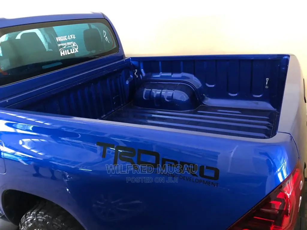 Toyota Hilux 2018 Blue