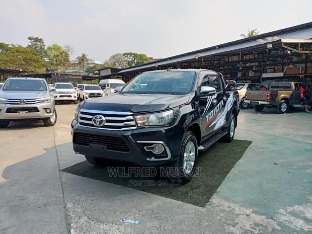 Toyota Hilux 2016 Black
