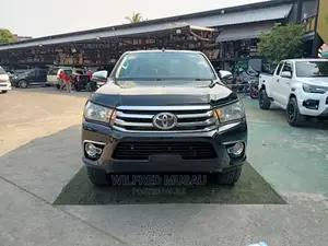 Toyota Hilux 2016 Black