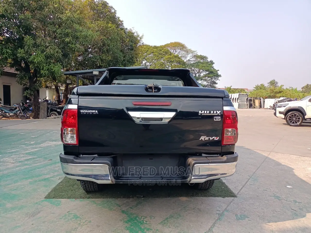 Toyota Hilux 2016 Black
