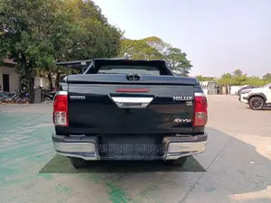 Toyota Hilux 2016 Black