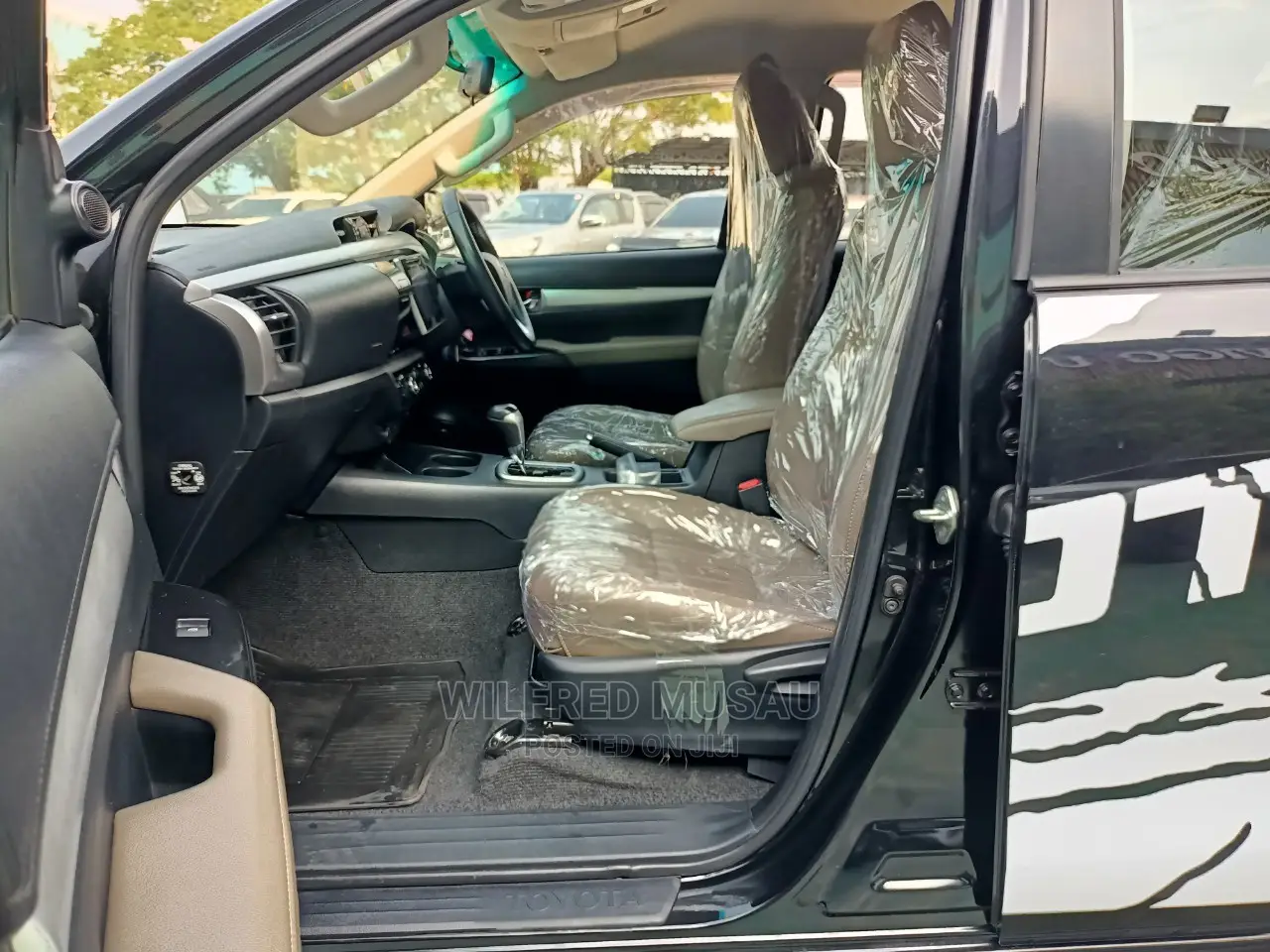 Toyota Hilux 2016 Black