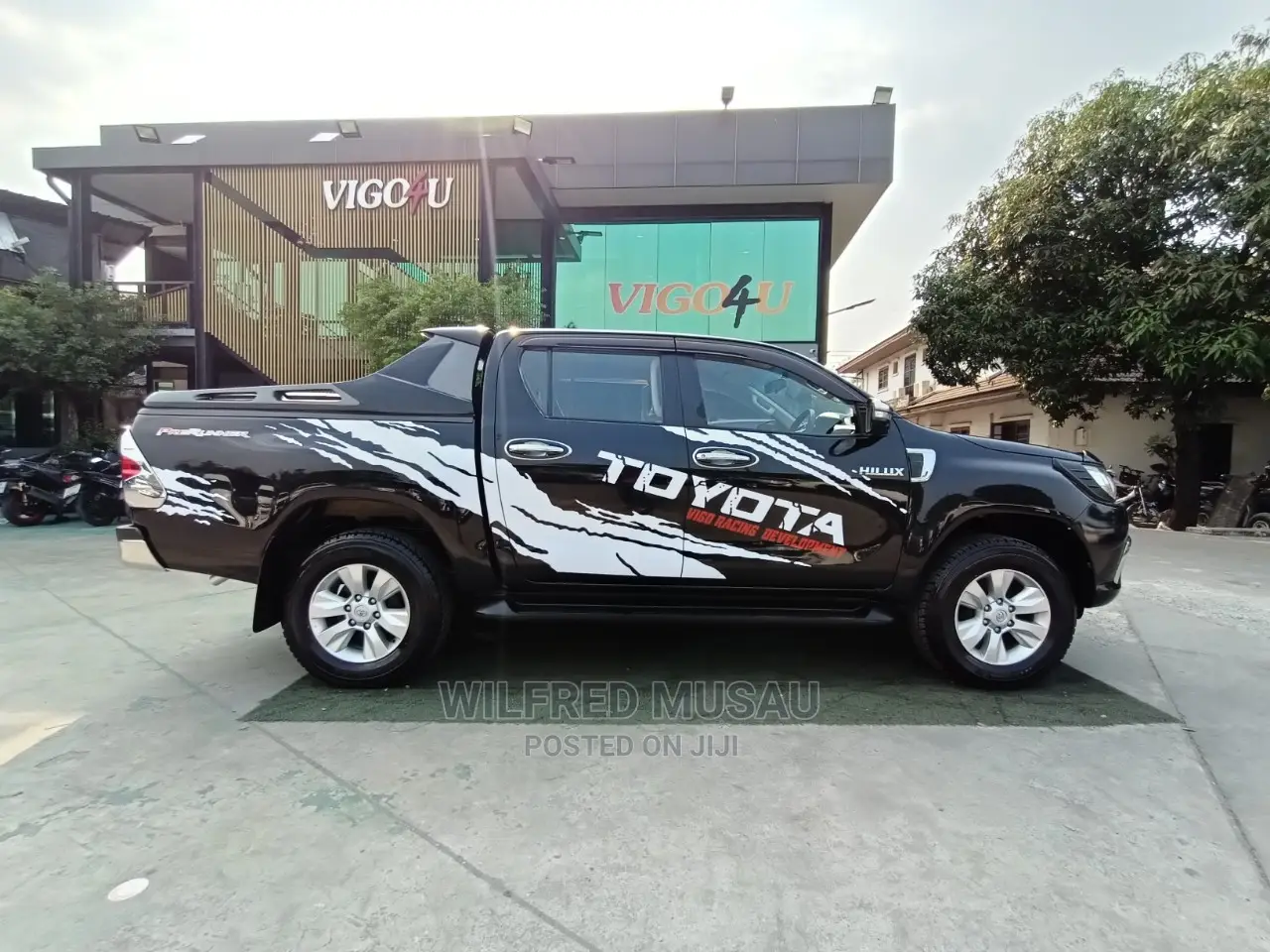 Toyota Hilux 2016 Black