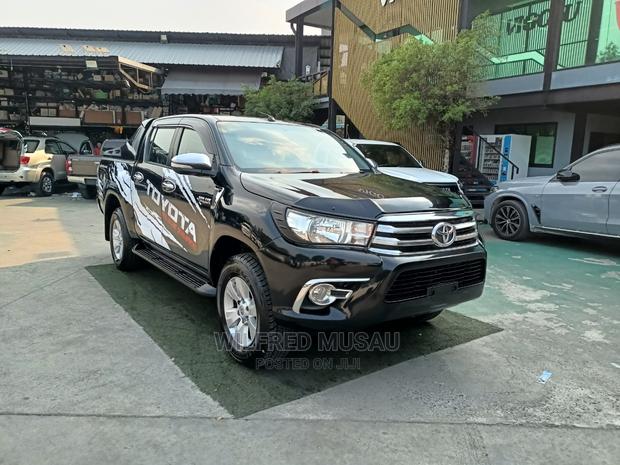 Toyota Hilux 2016 Black - thumbnail 13