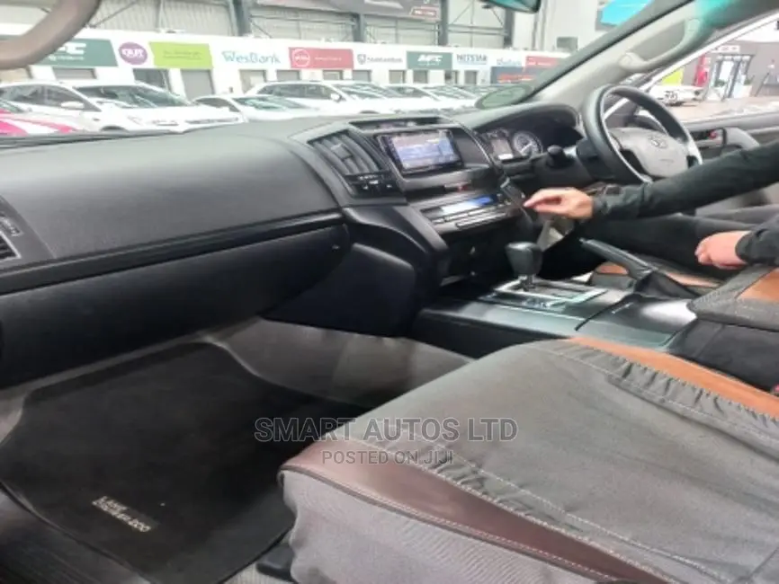 Toyota Land Cruiser 2016 White